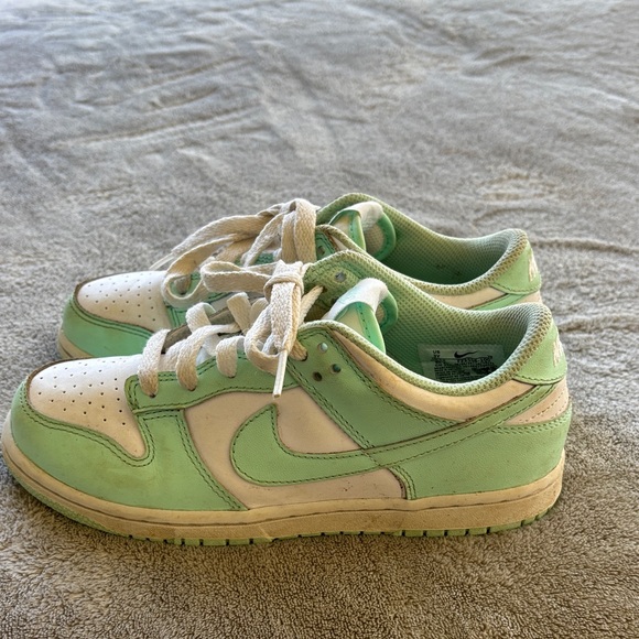Nike Kids Sneakers in Mint and White - Picture 5 of 11